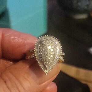 Gorgeous Diamond Clustered Ring Size 9